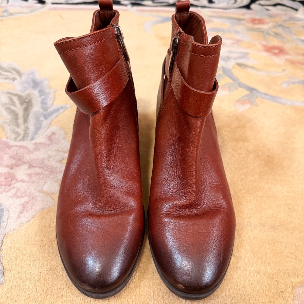 #S Vince Camuto Chestnut Leather Boots‎ Sz. 6.5M